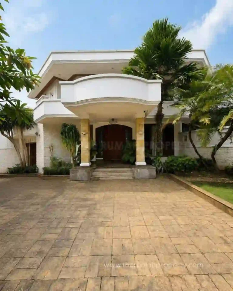 Rumah Lingkungan Elit Private Pool Siap Huni Kondisi Terawat di Pondok indah (3)