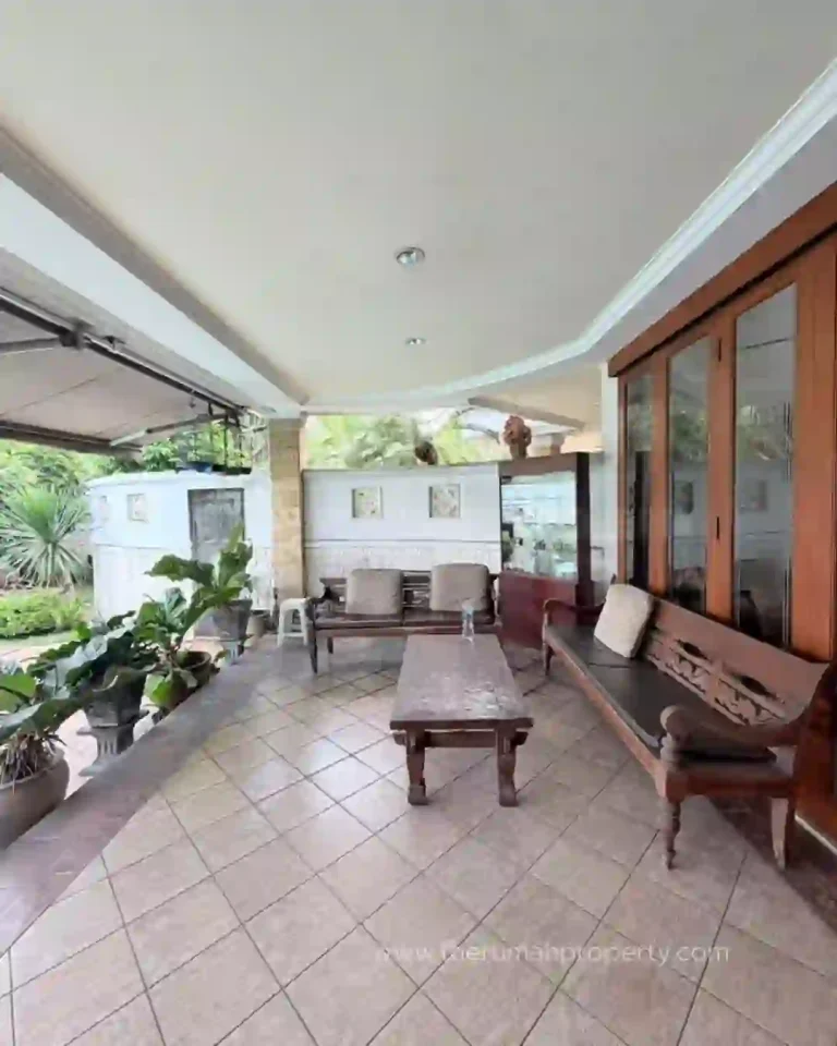 Rumah Lingkungan Elit Private Pool Siap Huni Kondisi Terawat di Pondok indah (4)