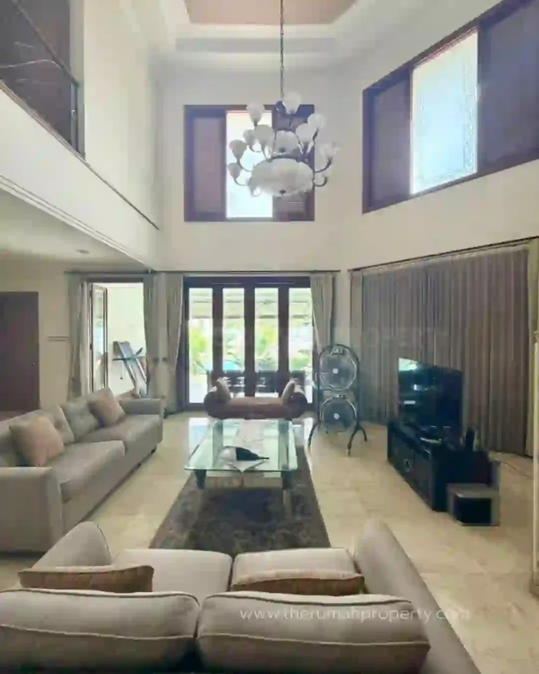 Rumah Lingkungan Elit Private Pool Siap Huni Kondisi Terawat di Pondok indah (6)