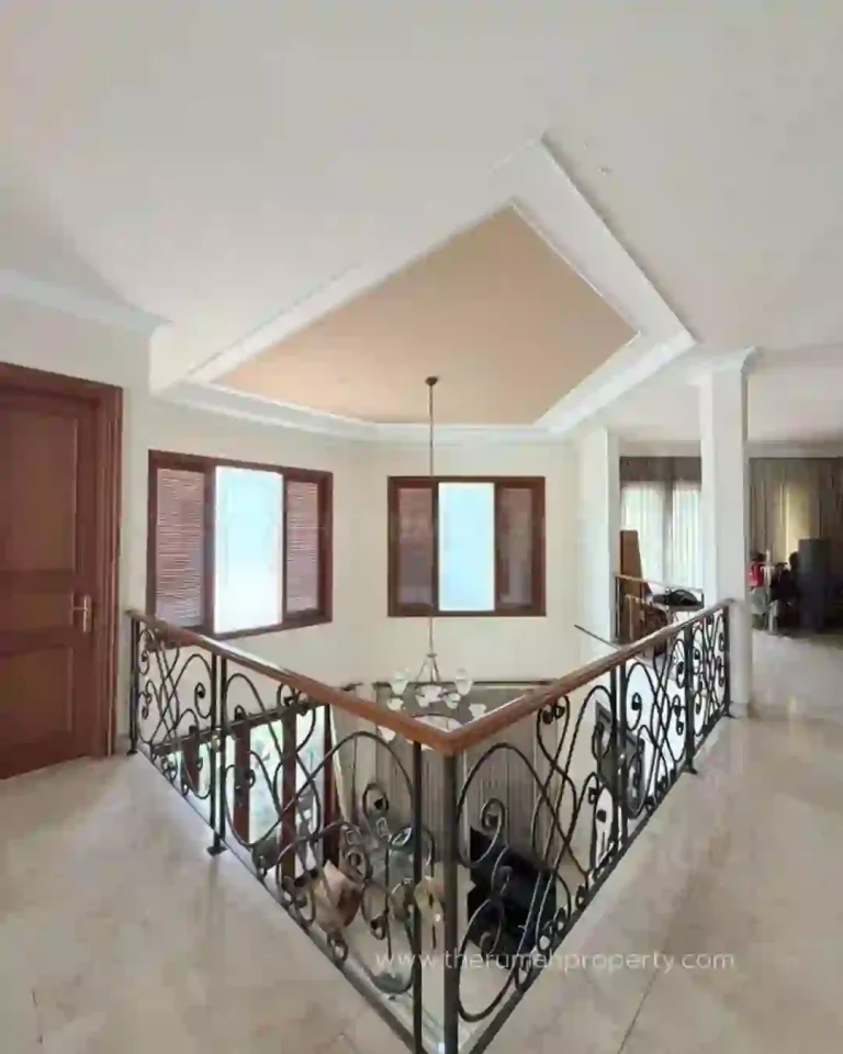 Rumah Lingkungan Elit Private Pool Siap Huni Kondisi Terawat di Pondok indah (8)
