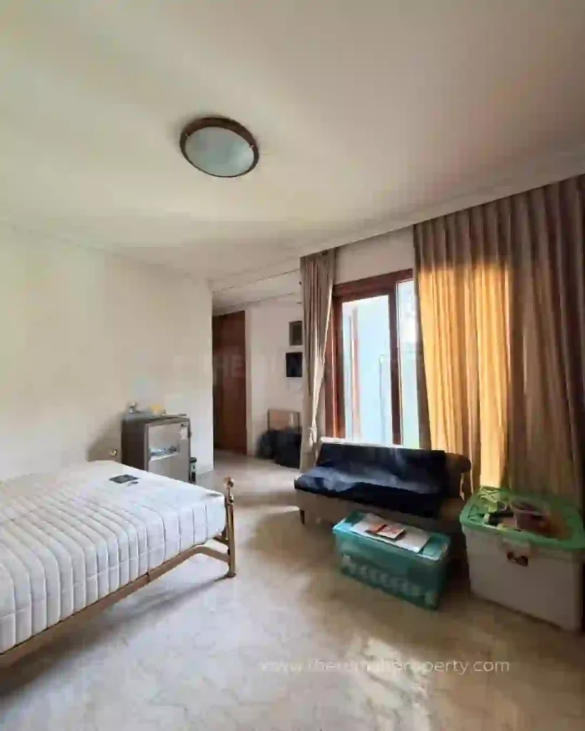 Rumah Lingkungan Elit Private Pool Siap Huni Kondisi Terawat di Pondok indah (9)