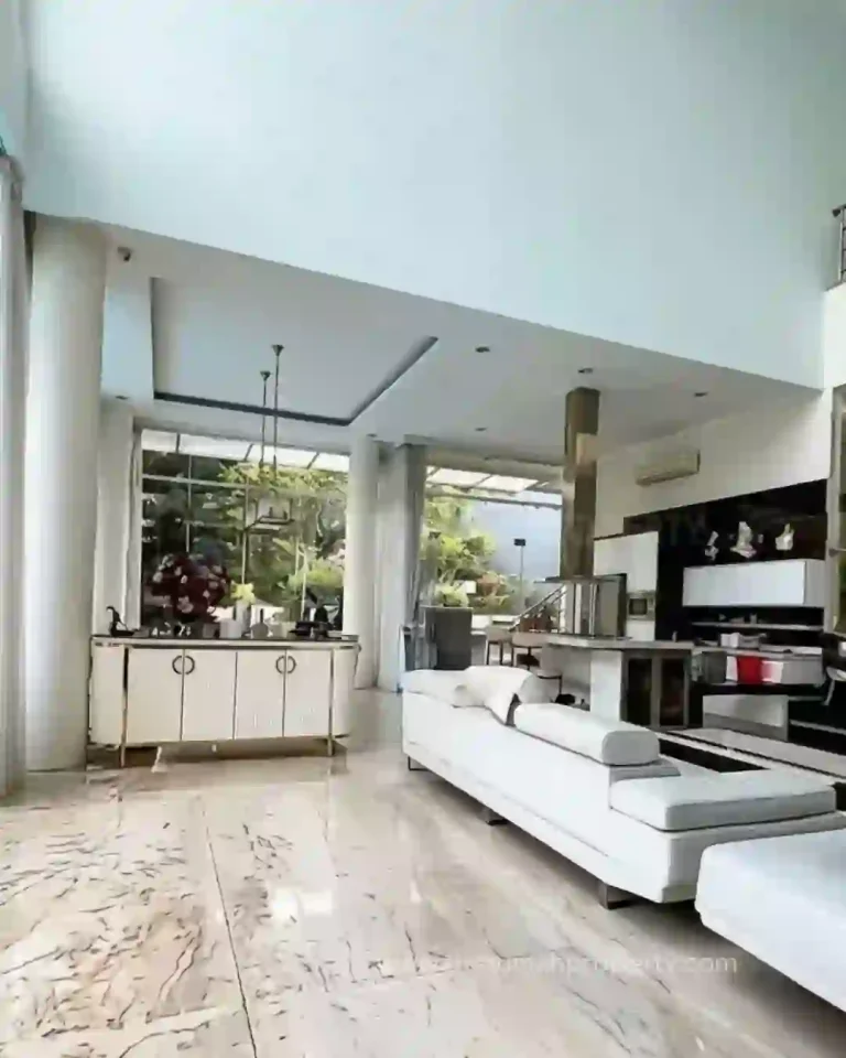 Rumah Mewah Lingkungan Perumahan Elit dekat Golf BSD City (10)