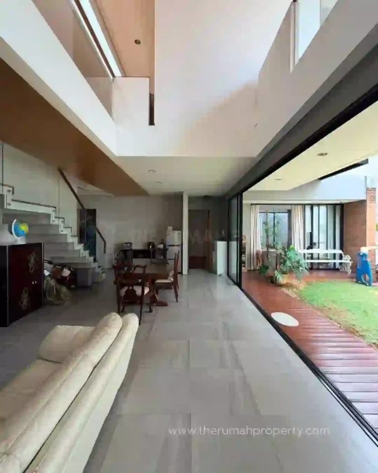 Rumah Modern Industrial Kebayoran Baru Kondisi Terawat dan Siap Huni (3)
