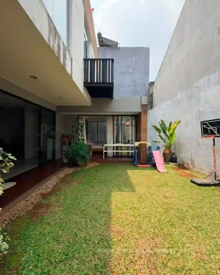 Rumah Modern Industrial Kebayoran Baru Kondisi Terawat dan Siap Huni (4)