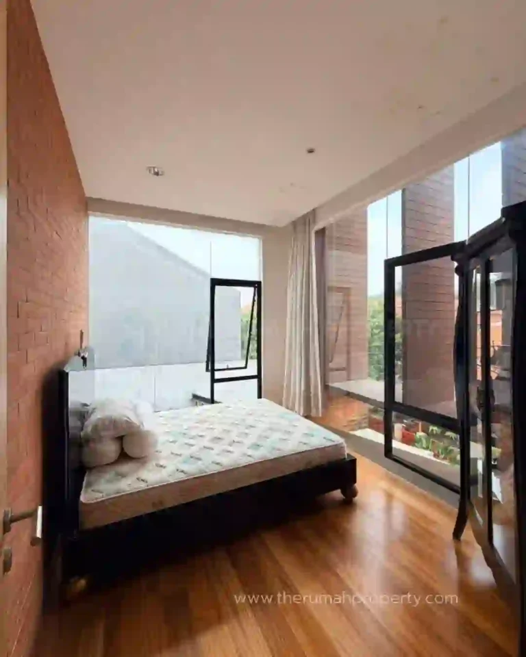 Rumah Modern Industrial Kebayoran Baru Kondisi Terawat dan Siap Huni (9)