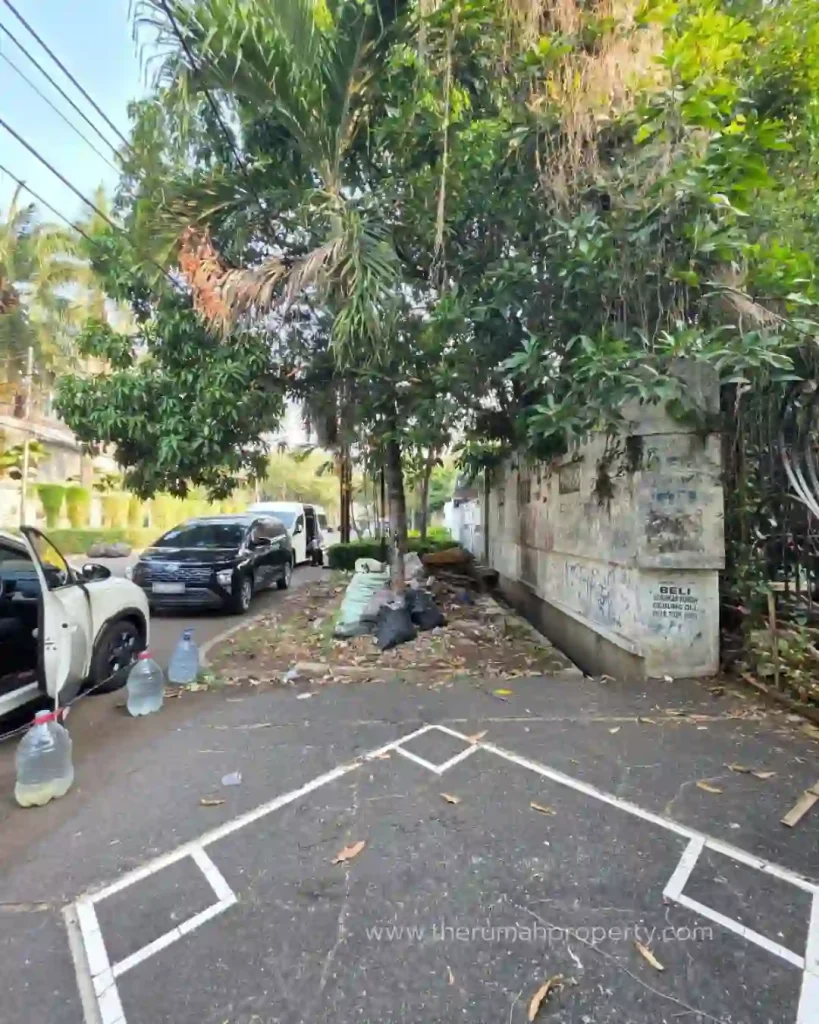 Rumah Tua dijual di Simprug Golf Jakarta Selatan Hitung Tanah Jalan Lebar (3)
