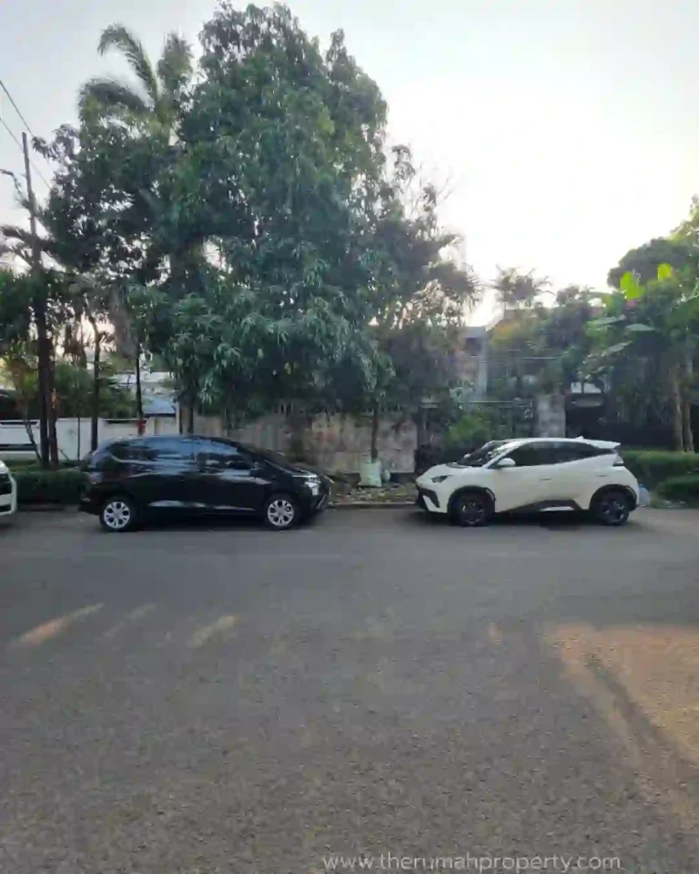 Rumah Tua dijual di Simprug Golf Jakarta Selatan Hitung Tanah Jalan Lebar (5)