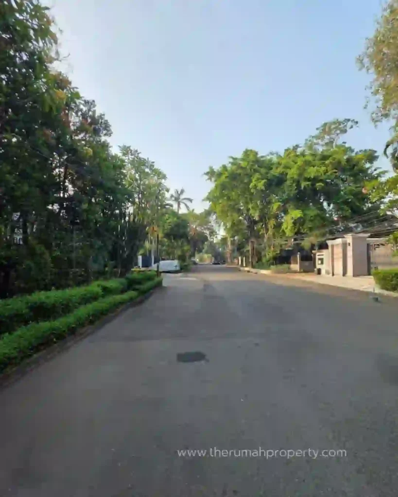Rumah Tua dijual di Simprug Golf Jakarta Selatan Hitung Tanah Jalan Lebar (7)