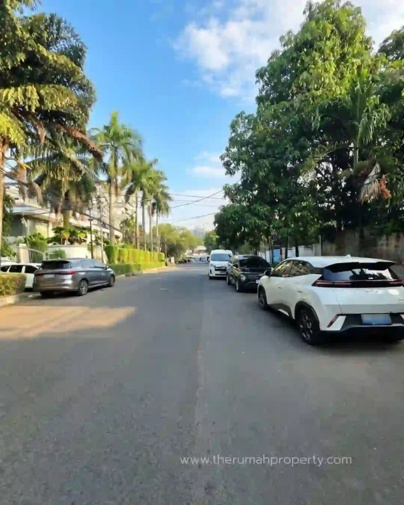 Rumah Tua dijual di Simprug Golf Jakarta Selatan Hitung Tanah Jalan Lebar (8)