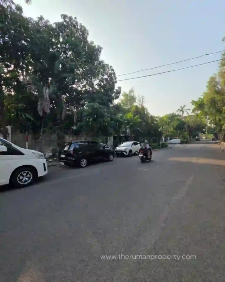 Rumah Tua dijual di Simprug Golf Jakarta Selatan Hitung Tanah Jalan Lebar (9)