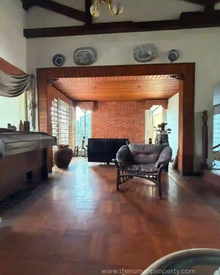 Rumah dengan Halaman Luas di Kebayoran lama dekat ke Gandaria City Mal (3)
