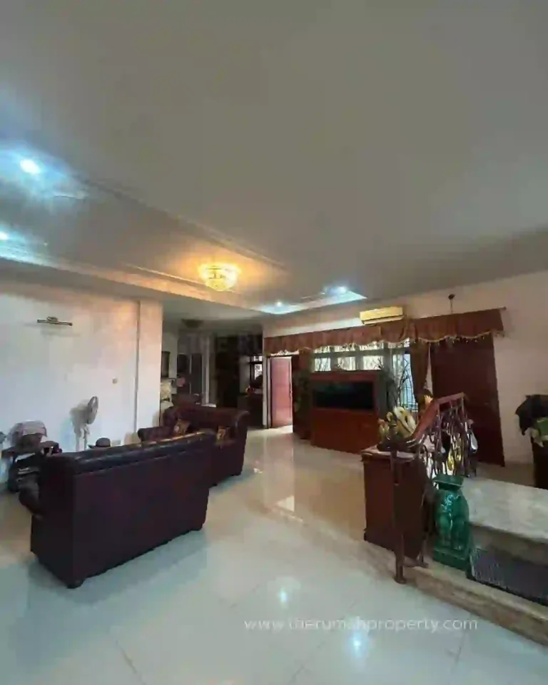 Rumah dijual di daerah Terogong Jakarta Selatan 2 Lantai Ada Taman Belakang (7)