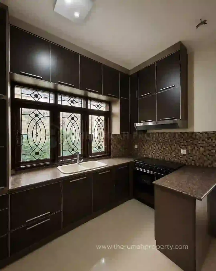 Rumah dijual di daerah Terogong Jakarta Selatan 2 Lantai Ada Taman Belakang (8)
